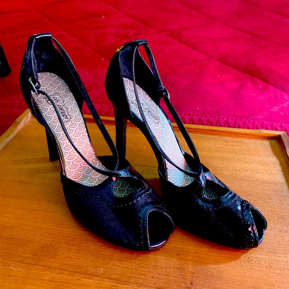 Black sequenced open toe shoes